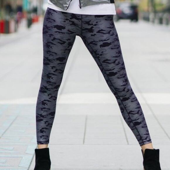 Zyia Active Silver Camo Supreme Hi-Rise 7/8 24", Size 6/8 - Picture 8 of 8